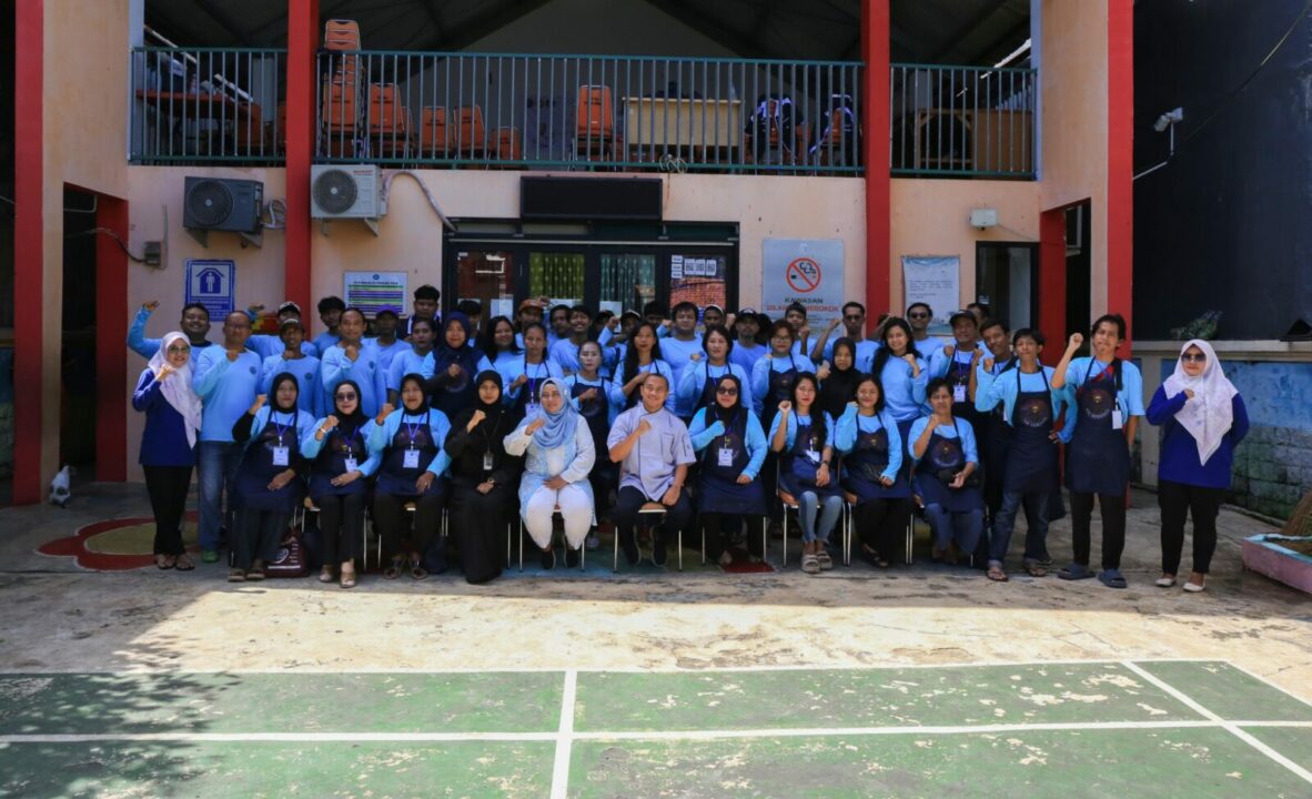 BANGUN KEMANDIRIAN EKONOMI DI KAWASAN RAWAN NARKOBA, BNN GELAR BIMTEK LIFE SKILL DI KAMPUNG RAWA